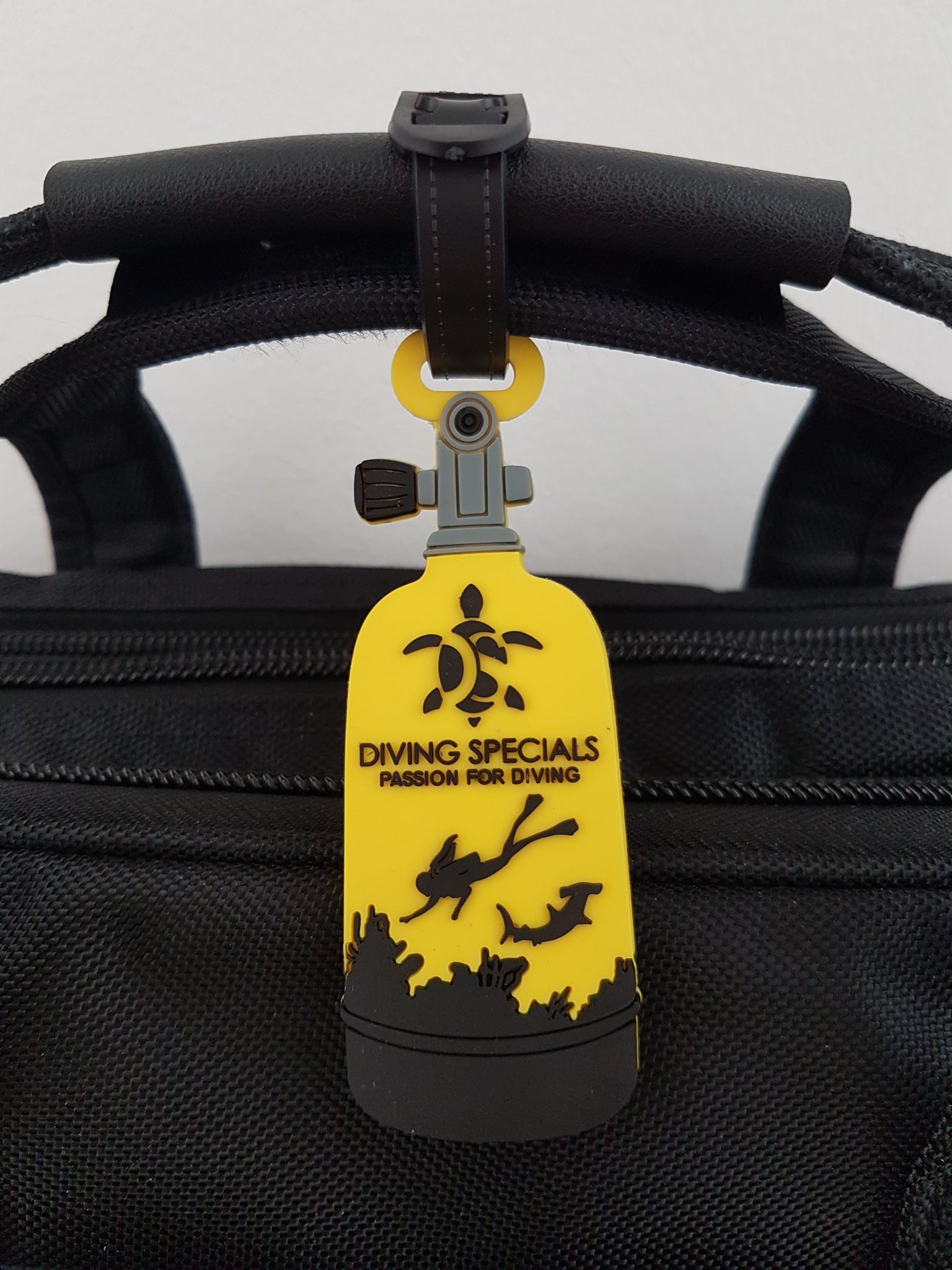 Amazing Scuba Luggage Tag, Diving Specials, Scuba Gifts, Ocean lover, yellow Luggage Tag